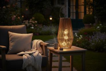 Preview: Laterne in Rattan-Optik 24x45cm mit 3 Solar-Birnen, aus Metall gefertigt und mit naturfarbenen Kunststoff-Bändern bespannt