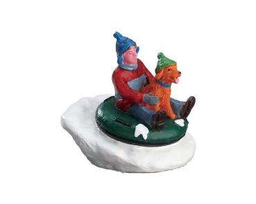 Lemax 22057 – Rodeln mit Hund | Weihnachtsdorf-Figur