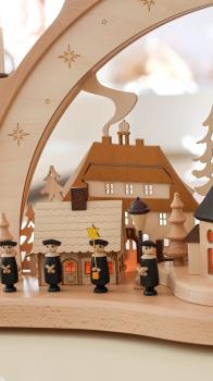 Preview: Schwibbogen „Seiffener Dorf“ mit Kirche, Häusern und Kurrende 1061