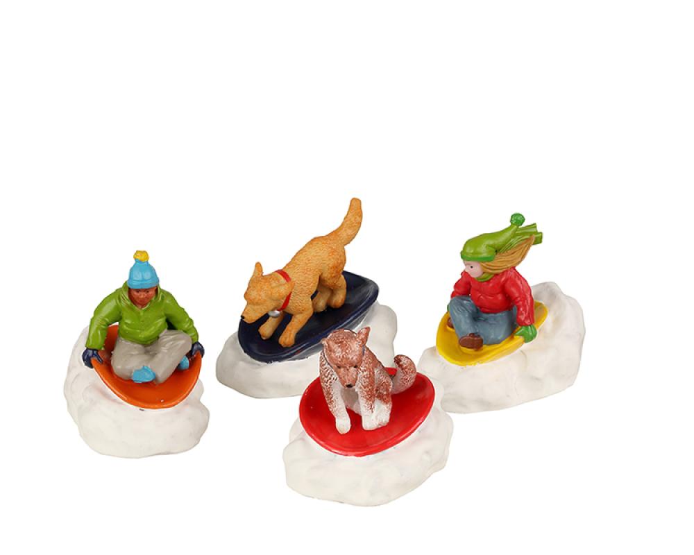 Lemax 22121 – Dog Snow Saucer Fun, Set of 4