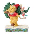 Disney Traditions – Winnie Puuh & Ferkel mit Weihnachtsbaum „A Tree for Two“